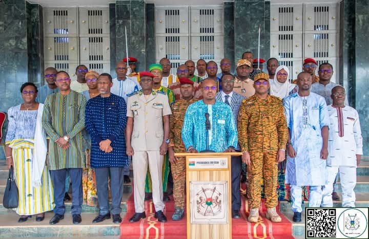 Burkina : le Premier ministre évalue les contrats d’objectifs des membres du gouvernement Burkina : le Premier ministre évalue les contrats d’objectifs des membres du gouvernement