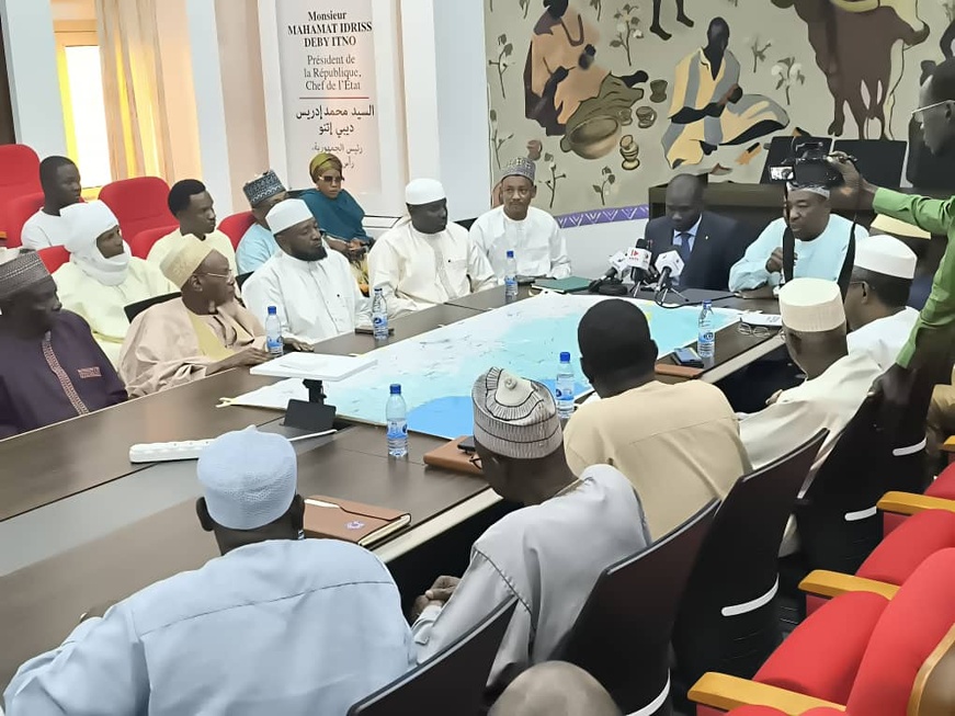 Tchad : Le ministre du Commerce et de l'Industrie rencontre les opérateurs économiques face à la cherté de la vie Tchad : Le ministre du Commerce et de l'Industrie rencontre les opérateurs économiques face à la cherté de la vie