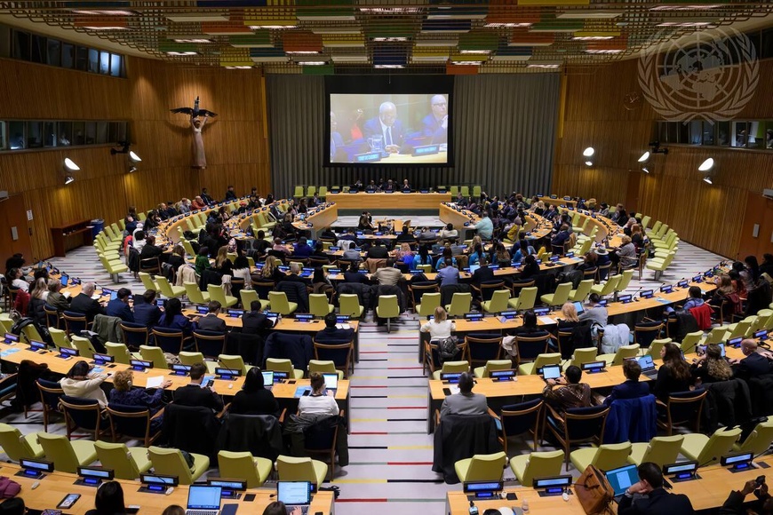 Une vue panoramique de la salle de conférence où se sont déroulées les séances. Photo : Photo ONU/Manuel Elías Une vue panoramique de la salle de conférence où se sont déroulées les séances. Photo : Photo ONU/Manuel Elías