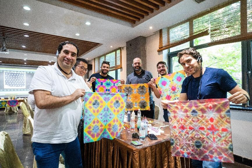 Foreigners pose for a picture with tie-dye works they have made in a folk customs center in Laoshan district, Qingdao, east China's Shandong province, Sept. 28, 2024. (Photo by Yang Xuemei/People's Daily Online) Foreigners pose for a picture with tie-dye works they have made in a folk customs center in Laoshan district, Qingdao, east China's Shandong province, Sept. 28, 2024. (Photo by Yang Xuemei/People's Daily Online)