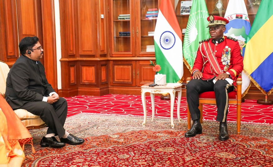 Gabon : le président de la République reçoit les lettres de créance de 5 nouveaux ambassadeurs Gabon : le président de la République reçoit les lettres de créance de 5 nouveaux ambassadeurs