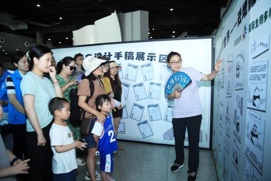 A member of the science education team shares knowledge about giant pandas at the Chengdu Giant Panda Museum in Chengdu, southwest China's Sichuan province. A member of the science education team shares knowledge about giant pandas at the Chengdu Giant Panda Museum in Chengdu, southwest China's Sichuan province.