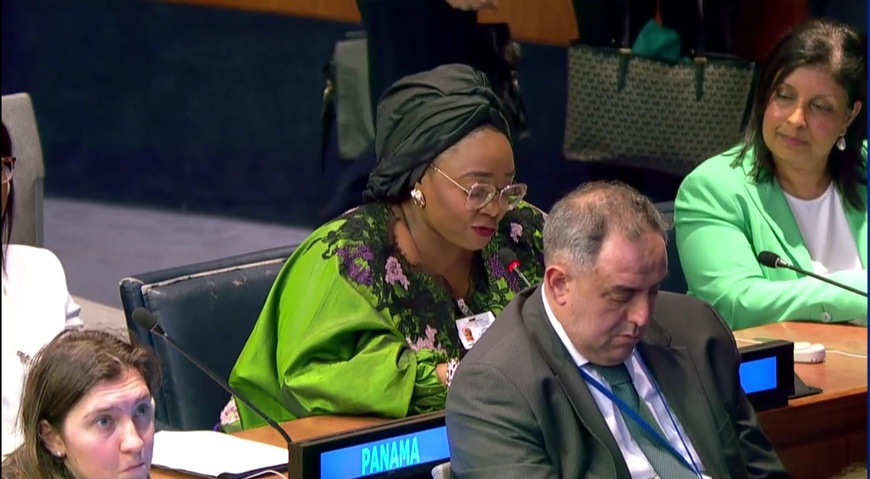 L'honorable ministre de la Condition féminine, Imaan Sulaiman-Ibrahim, présente son rapport. Photo : webtv.un.org L'honorable ministre de la Condition féminine, Imaan Sulaiman-Ibrahim, présente son rapport. Photo : webtv.un.org