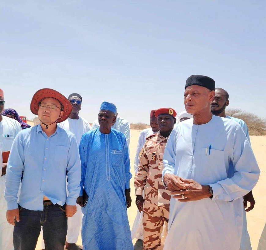 Tchad : le délégué général du gouvernement du Kanem visite les travaux de la centrale solaire de Mao