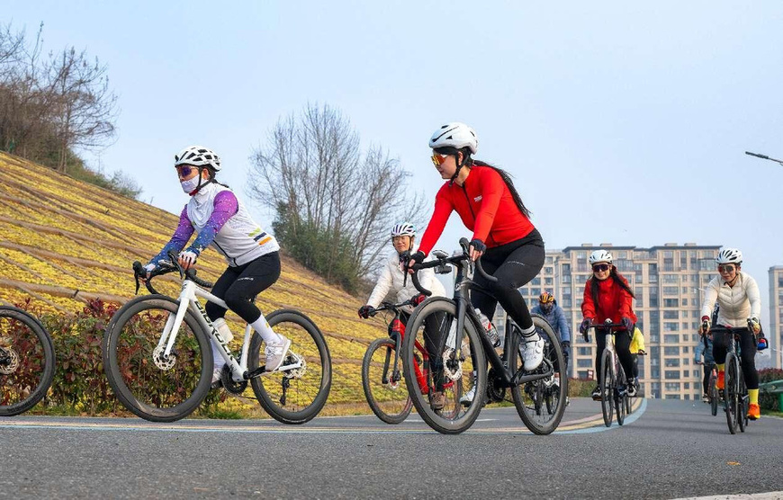 Riding enthusiasts ride bicycles in a park in Eshan township, Wuhu, east China's Anhui province. (Photo by Xiao Benxiang/People's Daily Online) Riding enthusiasts ride bicycles in a park in Eshan township, Wuhu, east China's Anhui province. (Photo by Xiao Benxiang/People's Daily Online)
