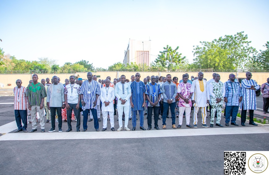 Burkina : montée des couleurs à Koulouba, sérénité et vigilance face aux velléités de déstabilisation Burkina : montée des couleurs à Koulouba, sérénité et vigilance face aux velléités de déstabilisation