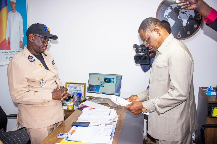 Tchad : visite inopinée du Premier ministre à la Douane de Ngueli Tchad : visite inopinée du Premier ministre à la Douane de Ngueli