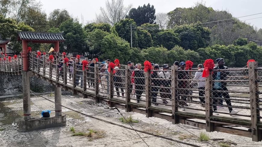 Chine : immersion dans la ville historique de Dujiangyan, province de Sichuan Chine : immersion dans la ville historique de Dujiangyan, province de Sichuan