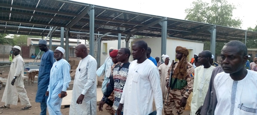 Tchad : Le ministre de l'Eau et de l'Énergie supervise les travaux de la mini-centrale solaire de Guelendeng