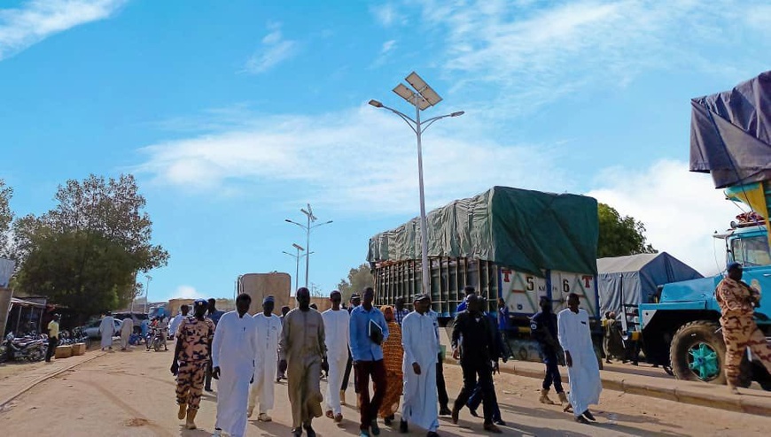 Tchad : Des lampadaires solaires pour sécuriser le pont de Ngueli et les quartiers périphériques de N'Djamena Tchad : Des lampadaires solaires pour sécuriser le pont de Ngueli et les quartiers périphériques de N'Djamena