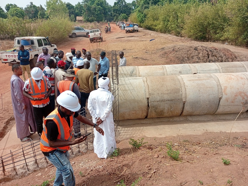 Tchad : Le Ministre des Infrastructures exhorte l'entreprise CGCOC à prendre ses responsabilités et à accélérer les travaux au Logone Occidental Tchad : Le Ministre des Infrastructures exhorte l'entreprise CGCOC à prendre ses responsabilités et à accélérer les travaux au Logone Occidental