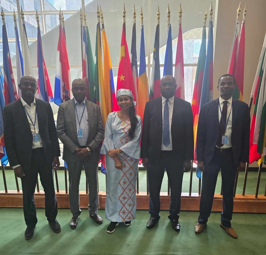 Photo de famille de la délégation tchadienne à la 58ème Session de la Commission de la Population et du Développement des Nations Unies. Photo de famille de la délégation tchadienne à la 58ème Session de la Commission de la Population et du Développement des Nations Unies.