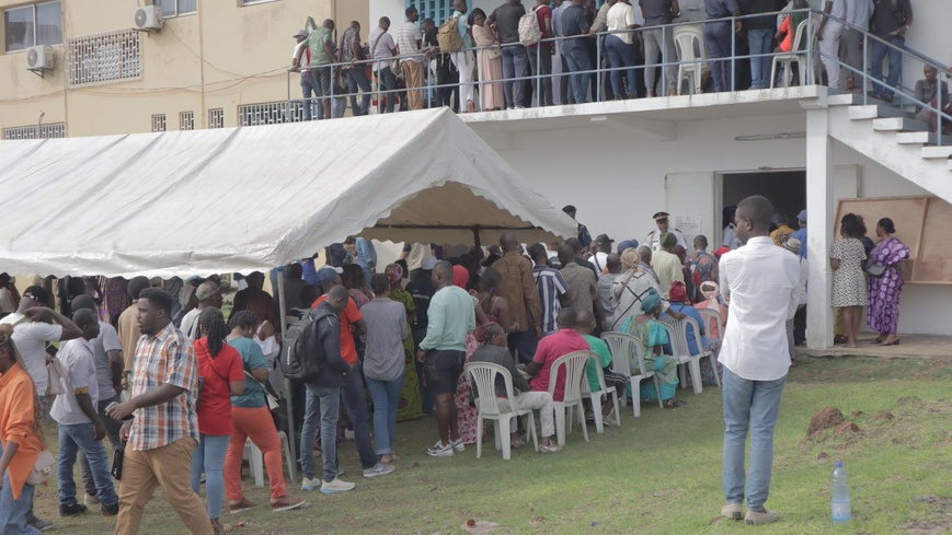 Gabon : Calme et forte mobilisation marquent le début du scrutin présidentiel Gabon : Calme et forte mobilisation marquent le début du scrutin présidentiel
