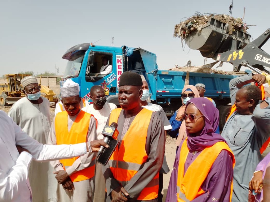 N'Djamena : La mairie du 2ème arrondissement enlève ses ordures N'Djamena : La mairie du 2ème arrondissement enlève ses ordures
