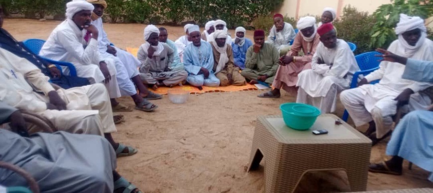 Tchad : Le Préfet du Guéra rencontre les chefs de cantons et les commerçants de Bétail à Mongo Tchad : Le Préfet du Guéra rencontre les chefs de cantons et les commerçants de Bétail à Mongo