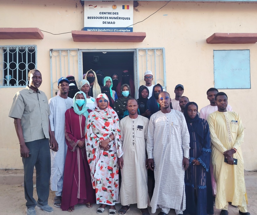 Tchad : 27 meilleures élèves du lycée Alifa Zezerti de Mao formés à l’informatique Tchad : 27 meilleures élèves du lycée Alifa Zezerti de Mao formés à l’informatique