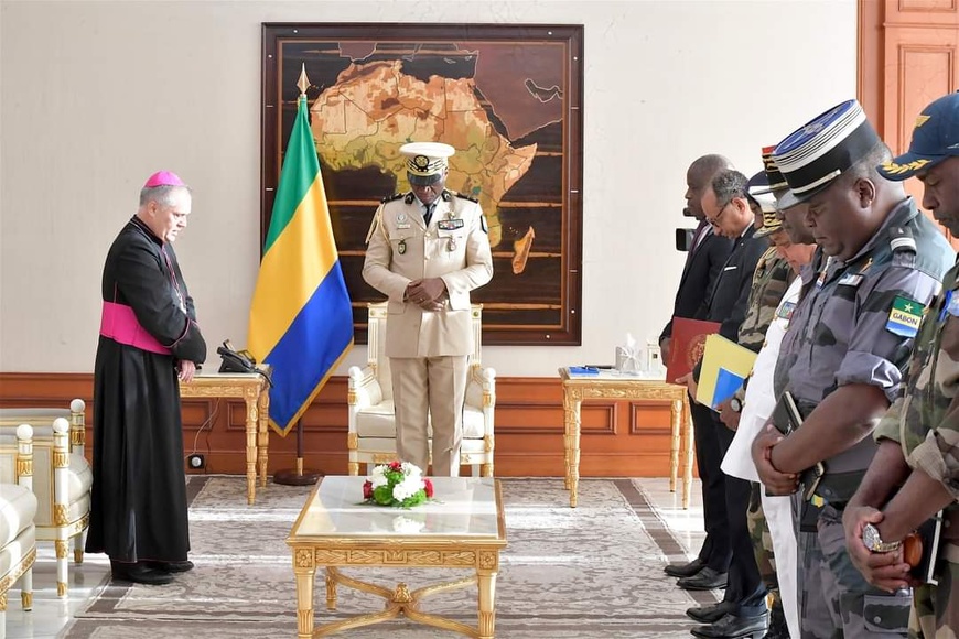 Hommage du Président du Gabon Oligui Nguema au Pape François Hommage du Président du Gabon Oligui Nguema au Pape François