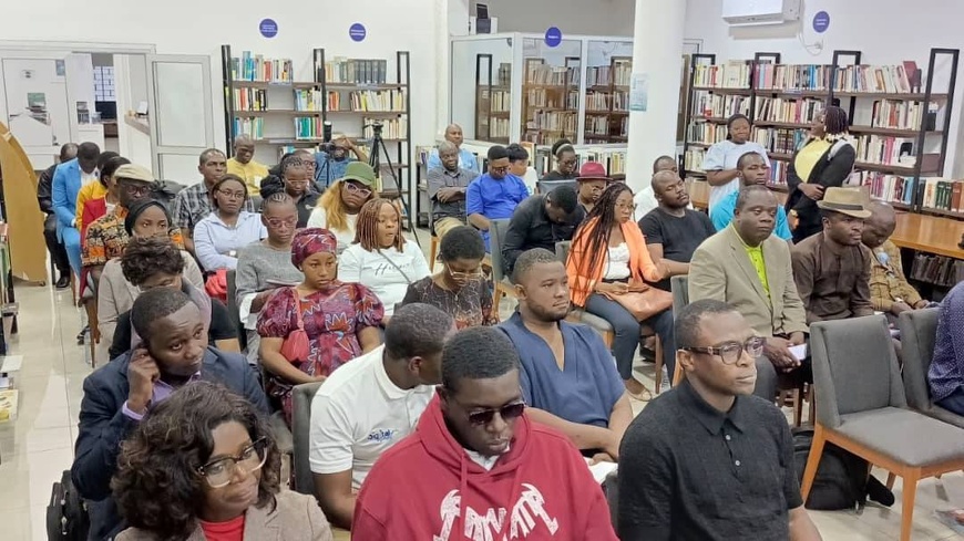 Cameroun : Le journaliste Paul Joel Kamtchang publie un livre essentiel sur la désinformation en Afrique Centrale