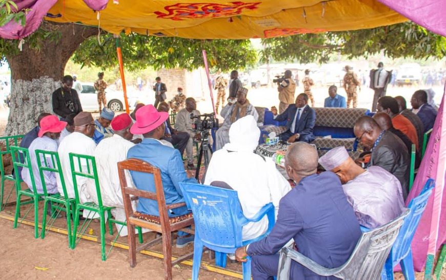 Le Premier Ministre en tournée dans le Tchad profond : Rencontre avec les chefs traditionnels et administratifs à Baktchoro Le Premier Ministre en tournée dans le Tchad profond : Rencontre avec les chefs traditionnels et administratifs à Baktchoro