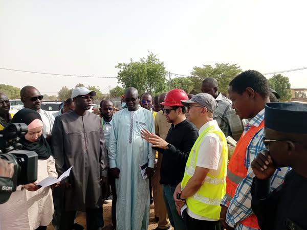 Tchad : Le Ministre des Infrastructures inspecte les chantiers de voiries urbaines à N'Djaména en prévision de la saison des pluies Tchad : Le Ministre des Infrastructures inspecte les chantiers de voiries urbaines à N'Djaména en prévision de la saison des pluies