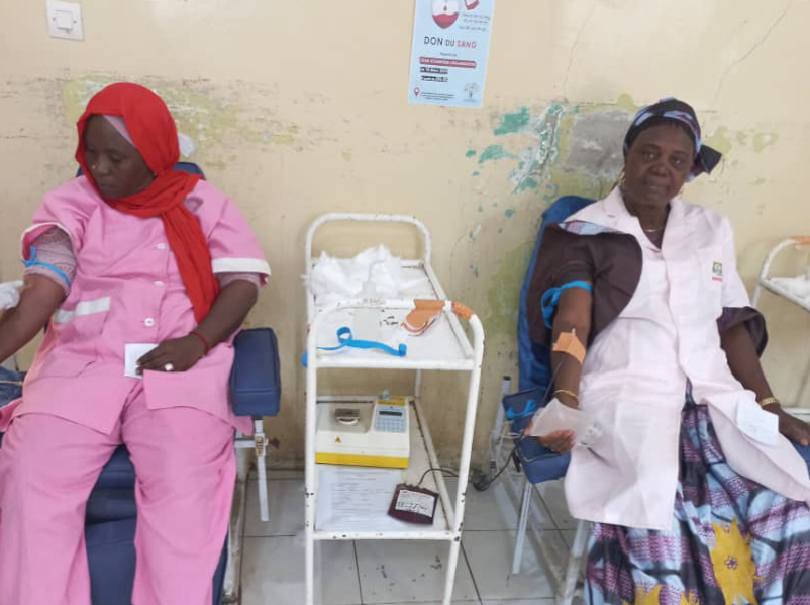 Tchad : Les sages-femmes tchadiennes font un don de sang pour la maternité du CHUME Tchad : Les sages-femmes tchadiennes font un don de sang pour la maternité du CHUME