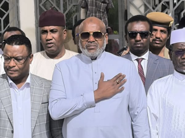 Tchad : Cérémonie de levée des couleurs au Ministère de l'Aménagement du Territoire Tchad : Cérémonie de levée des couleurs au Ministère de l'Aménagement du Territoire