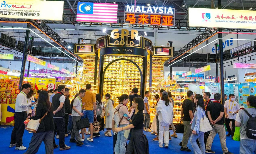 Crowds are attracted by Malaysian products at the 5th China International Consumer Products Expo (CICPE) in Haikou, south China's Hainan province, April 13, 2025. (Photo by Zhang Mao/People's Daily Online) Crowds are attracted by Malaysian products at the 5th China International Consumer Products Expo (CICPE) in Haikou, south China's Hainan province, April 13, 2025. (Photo by Zhang Mao/People's Daily Online)