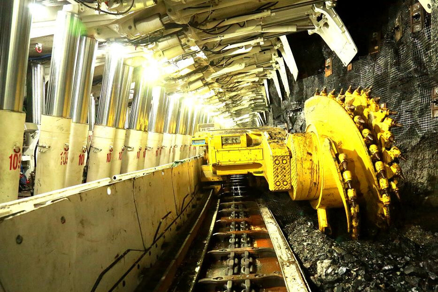 Photo shows an intelligent work face of the Tashan Mine in north China's Shanxi province. (Photo provided by Jinneng Holding Group) Photo shows an intelligent work face of the Tashan Mine in north China's Shanxi province. (Photo provided by Jinneng Holding Group)