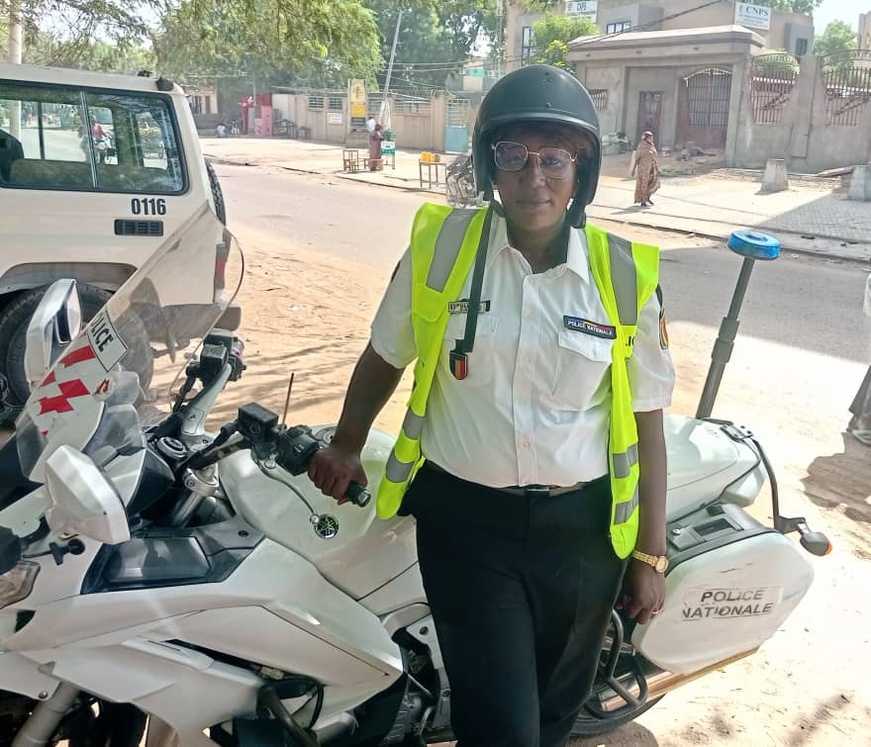 Tchad - Portrait : Fatimé Béchir, une femme motarde déterminée au service de la sécurité routière Tchad - Portrait : Fatimé Béchir, une femme motarde déterminée au service de la sécurité routière