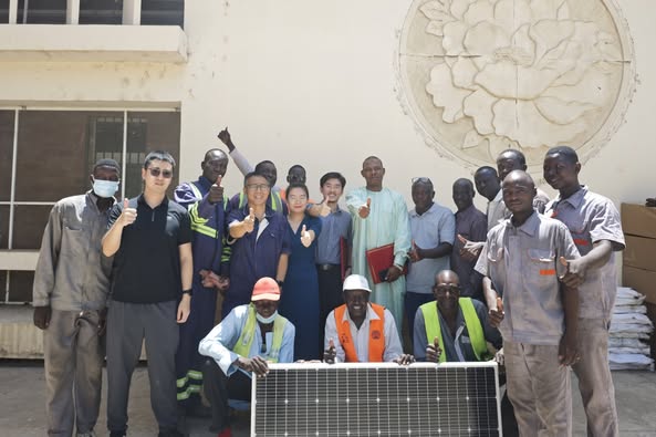 N'Djaména : L'Ambassade de Chine offre des lampadaires solaires pour illuminer la capitale N'Djaména : L'Ambassade de Chine offre des lampadaires solaires pour illuminer la capitale