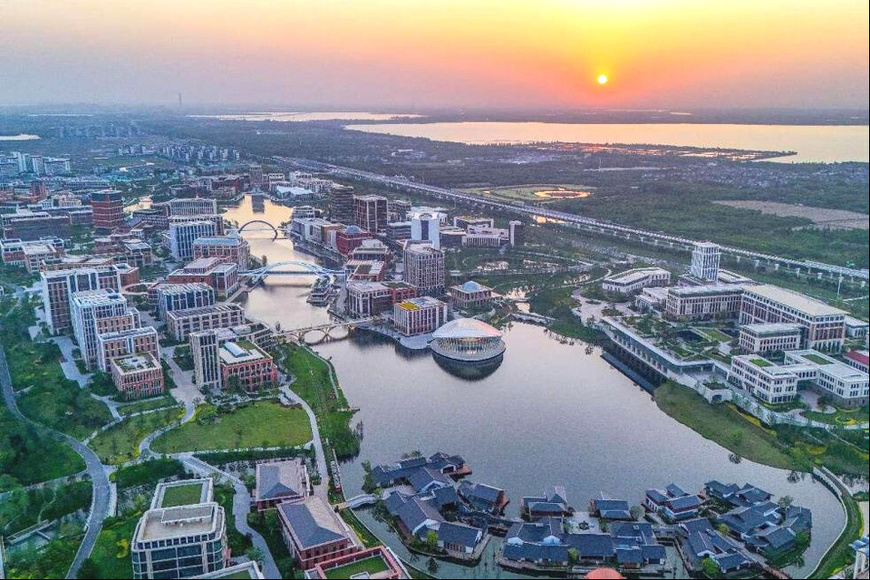 Photo shows Huawei's Lianqiu Lake R&D Center in Shanghai. (Photo by Han Ling/People's Daily Online) Photo shows Huawei's Lianqiu Lake R&D Center in Shanghai. (Photo by Han Ling/People's Daily Online)