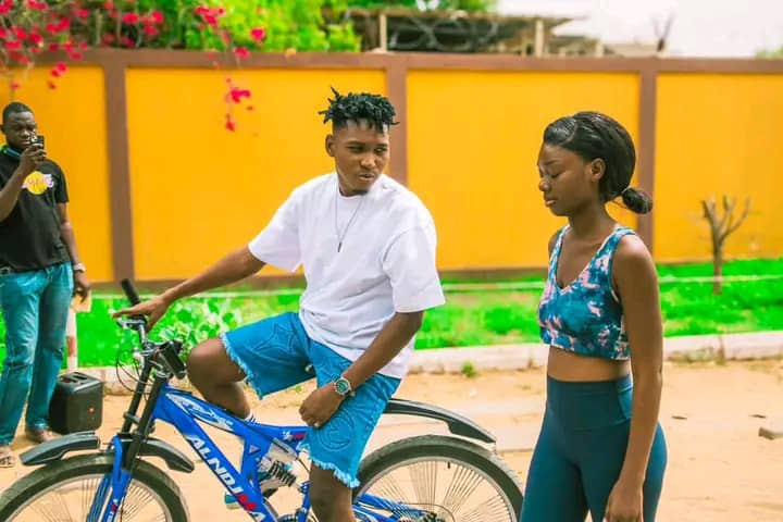 Tchad : iZi7 lance "Toxico", un clip ambitieux aux ambitions internationales Tchad : iZi7 lance "Toxico", un clip ambitieux aux ambitions internationales