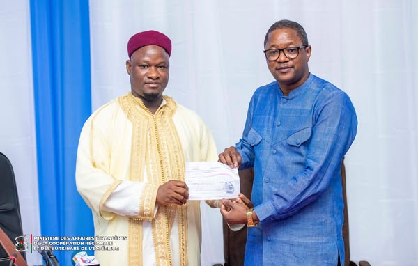 Burkina Faso : Un Burkinabè du Nigeria contribue à l'effort de paix avec un don agricole et financier Burkina Faso : Un Burkinabè du Nigeria contribue à l'effort de paix avec un don agricole et financier