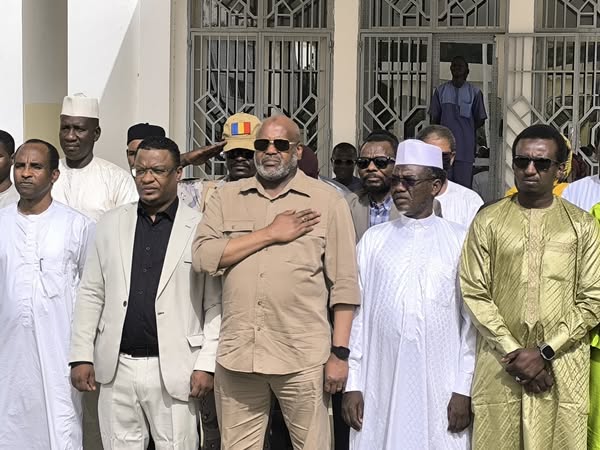 Tchad : Cérémonie hebdomadaire de levée des couleurs au Ministère de l'Aménagement du Territoire Tchad : Cérémonie hebdomadaire de levée des couleurs au Ministère de l'Aménagement du Territoire