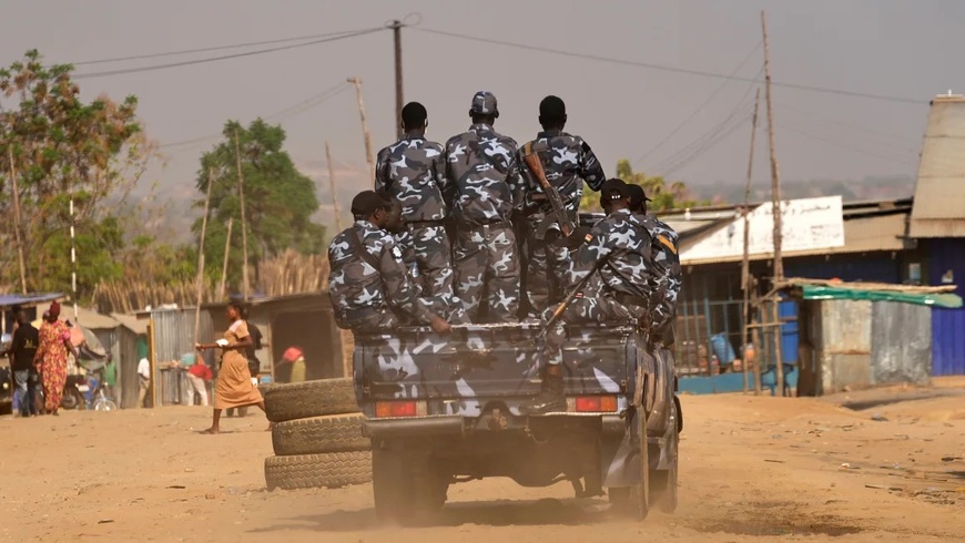 Des soldats sud-soudanais patrouillent dans les rues de Juba, au Soudan du Sud, le 13 février 2025. Photo : Brian Inganga/AP/Archives