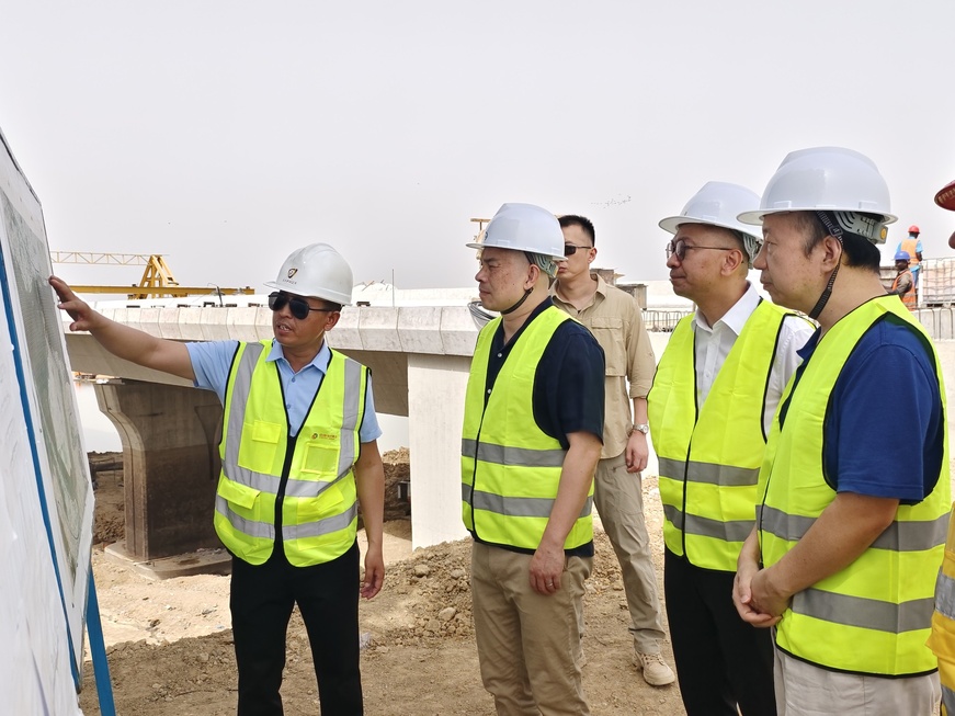 Tchad – L'Ambassadeur de Chine inspecte le chantier du Pont de Chagoua Tchad – L'Ambassadeur de Chine inspecte le chantier du Pont de Chagoua