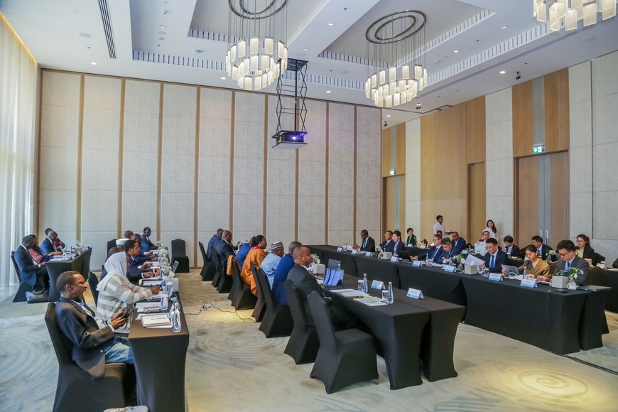 Émirats Arabes Unis – Tchad : Négociation d'une nouvelle convention de vente de pétrole brut pour la raffinerie de N'Djamena Émirats Arabes Unis – Tchad : Négociation d'une nouvelle convention de vente de pétrole brut pour la raffinerie de N'Djamena