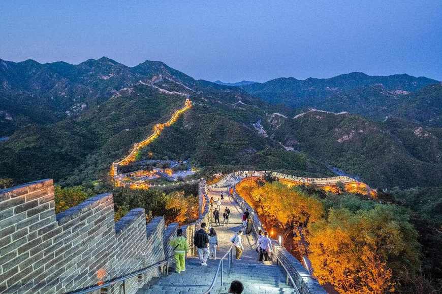 Photo taken on April 30, 2025 shows tourists enjoying the night view on the Badaling section of the Great Wall. (Photo by Luo Dafu/People's Daily Online) Photo taken on April 30, 2025 shows tourists enjoying the night view on the Badaling section of the Great Wall. (Photo by Luo Dafu/People's Daily Online)