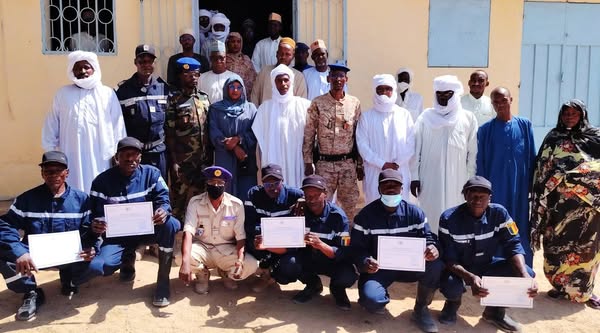 Tchad : Le Maire de Mao remet les attestations aux sapeurs-pompiers formés Tchad : Le Maire de Mao remet les attestations aux sapeurs-pompiers formés