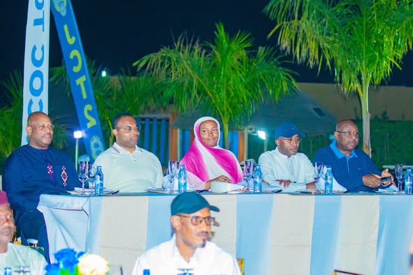 Tchad : Les Ministres des Transports participent au banquet des Journées du Chargeur Tchadien Tchad : Les Ministres des Transports participent au banquet des Journées du Chargeur Tchadien