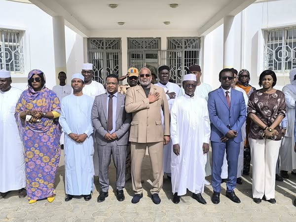 Tchad : Levée des couleurs au Ministère de l'Aménagement du Territoire Tchad : Levée des couleurs au Ministère de l'Aménagement du Territoire