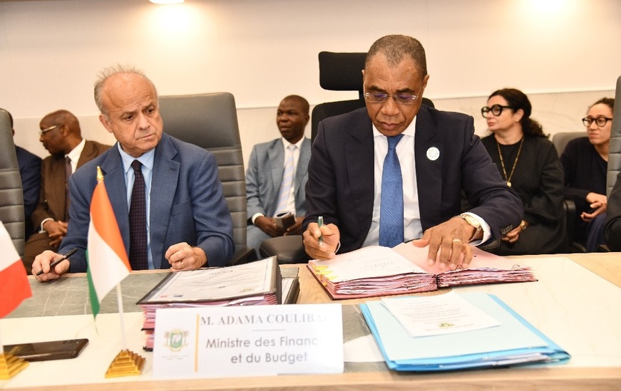 Côte d’Ivoire : signature de trois conventions d’environ 90 milliards de FCFA avec la France Côte d’Ivoire : signature de trois conventions d’environ 90 milliards de FCFA avec la France