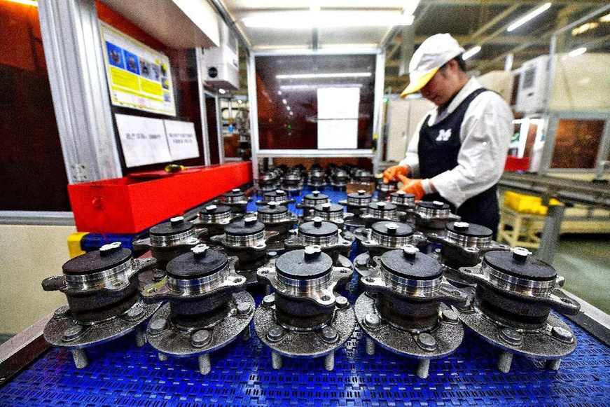 Bearings for new energy vehicles are manufactured at Luoyang LYC Automobile Bearing Technology Co., Ltd. in Luoyang, central China's Henan province. (Photo by Zhang Guanghui/People's Daily Online) Bearings for new energy vehicles are manufactured at Luoyang LYC Automobile Bearing Technology Co., Ltd. in Luoyang, central China's Henan province. (Photo by Zhang Guanghui/People's Daily Online)