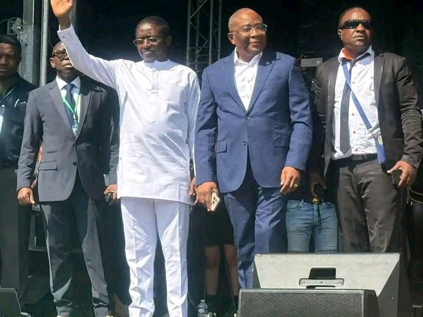 Présidentielle au Cameroun : Maurice Kamto mobilise la diaspora à Paris, le RDPC dénonce un "meeting minable"