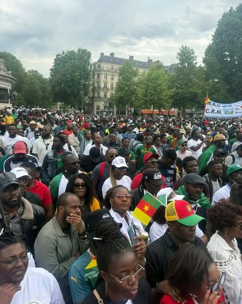 Présidentielle au Cameroun : Maurice Kamto mobilise la diaspora à Paris, le RDPC dénonce un "meeting minable" Présidentielle au Cameroun : Maurice Kamto mobilise la diaspora à Paris, le RDPC dénonce un "meeting minable"