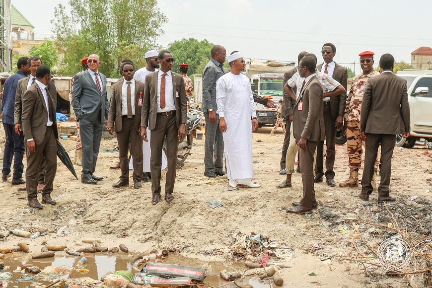 Tchad : à N’Djamena, le chef de l’Etat constate l’ampleur des dégâts des fortes pluies Tchad : à N’Djamena, le chef de l’Etat constate l’ampleur des dégâts des fortes pluies