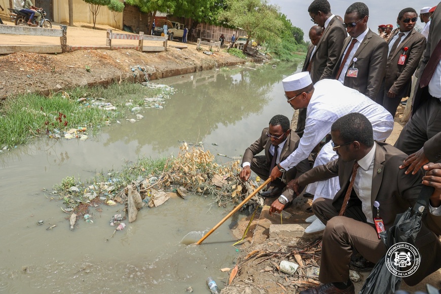 Tchad : à N’Djamena, le chef de l’Etat constate l’ampleur des dégâts des fortes pluies Tchad : à N’Djamena, le chef de l’Etat constate l’ampleur des dégâts des fortes pluies