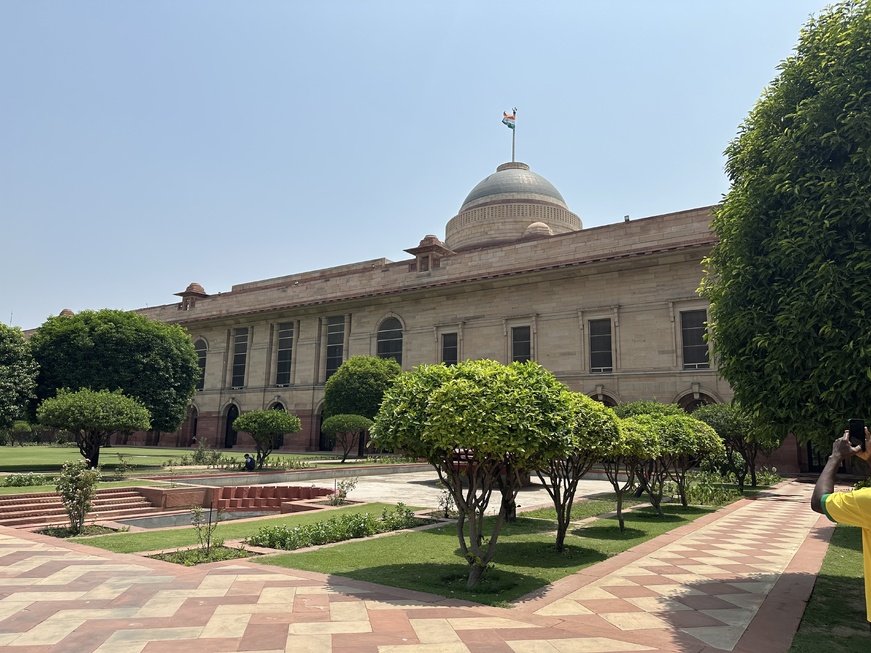 Immersion au cœur du Rashtrapati Bhavan : une visite au sommet de l’élégance institutionnelle indienne
