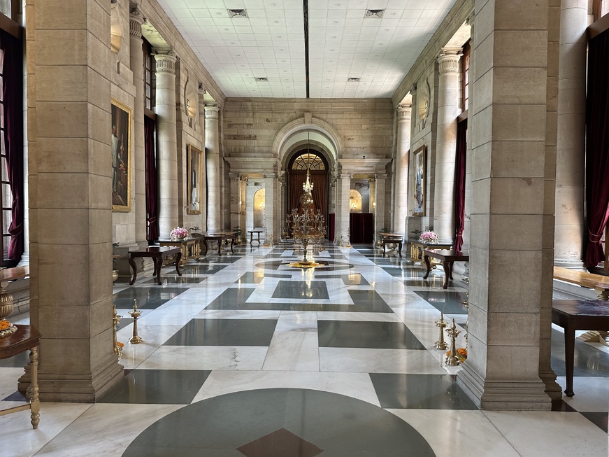 Immersion au cœur du Rashtrapati Bhavan : une visite au sommet de l’élégance institutionnelle indienne