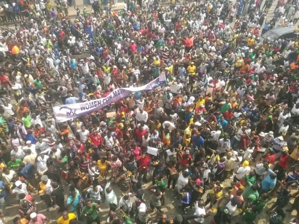 Cameroun : Tensions à Douala, les militants du MRC exigent la libération de Maurice Kamto Cameroun : Tensions à Douala, les militants du MRC exigent la libération de Maurice Kamto